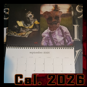 Calendrier 2026 par Cyb – portraits sombres d’une enfant zombifiée jouant à un jeu et d’un garçon au sac de toile sur la tête, pour le mois de septembre.